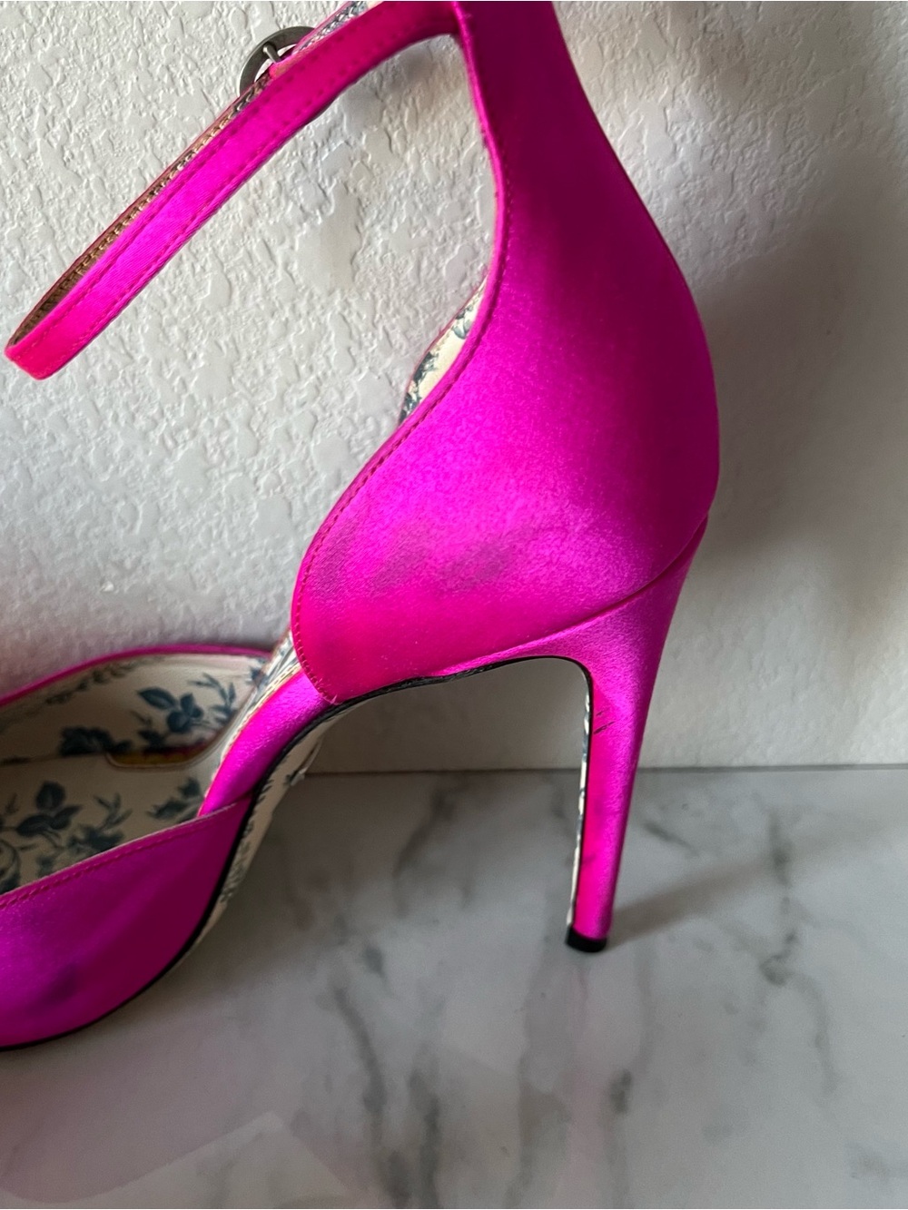 Gucci Daisy d'Orsay Ankle Strappy Pumps Fuchsia Satin 105 Size 38.5 (8.5 US) - Picture 9 of 11